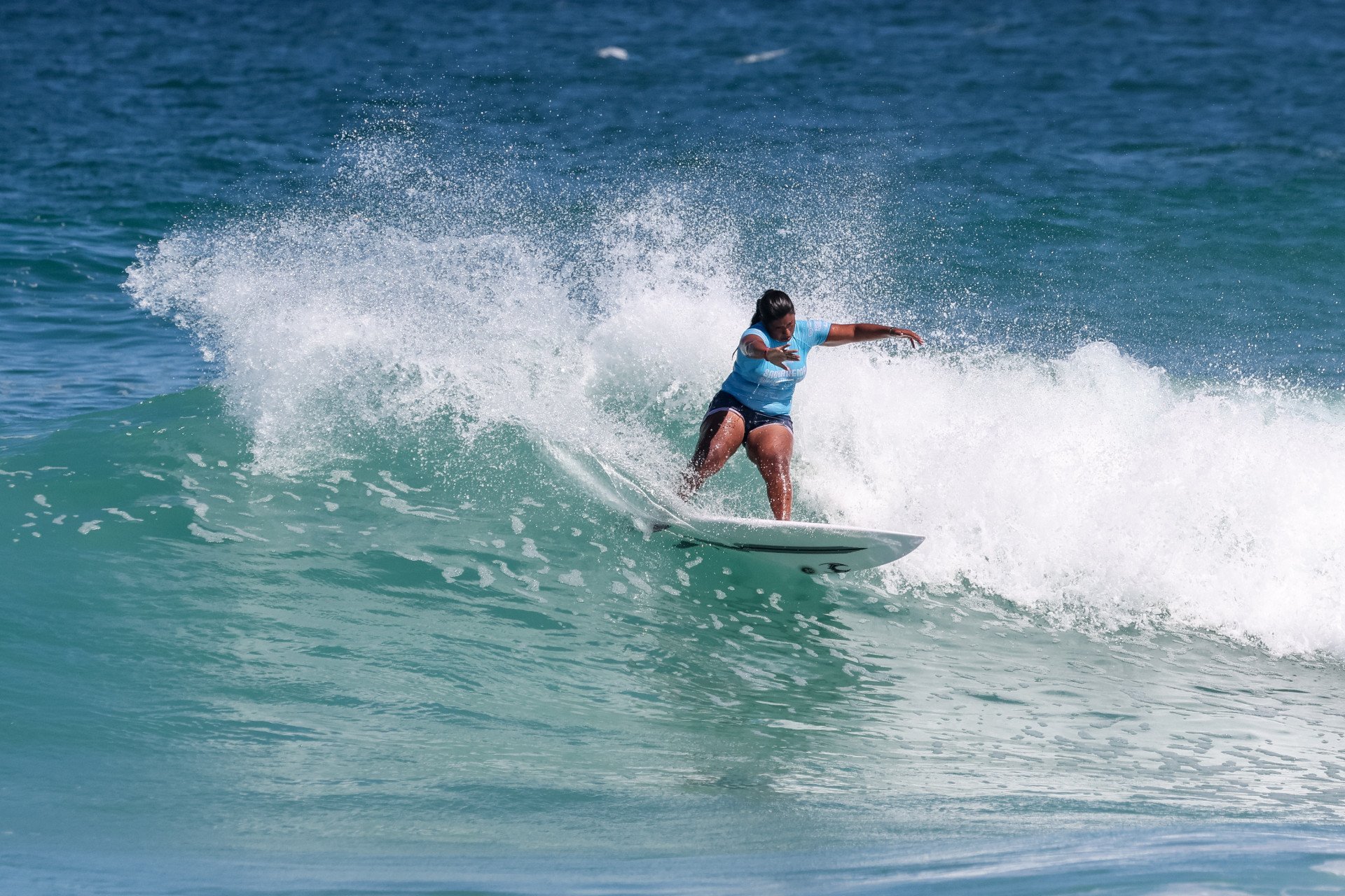 Saquarema Surf Festival inicia etapa feminina do WSL com recorde
