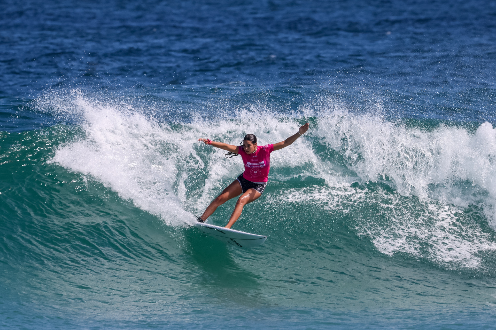 Saquarema Surf Festival inicia etapa feminina do WSL com recorde