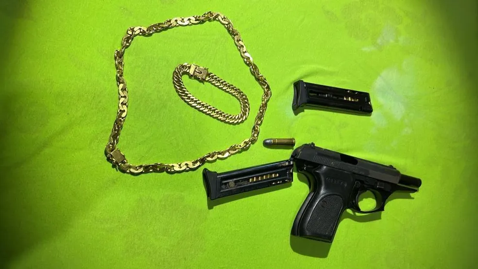 Arma e joias apreendidas em opera&ccedil;&atilde;o da PF contra com&eacute;rcio ilegal 