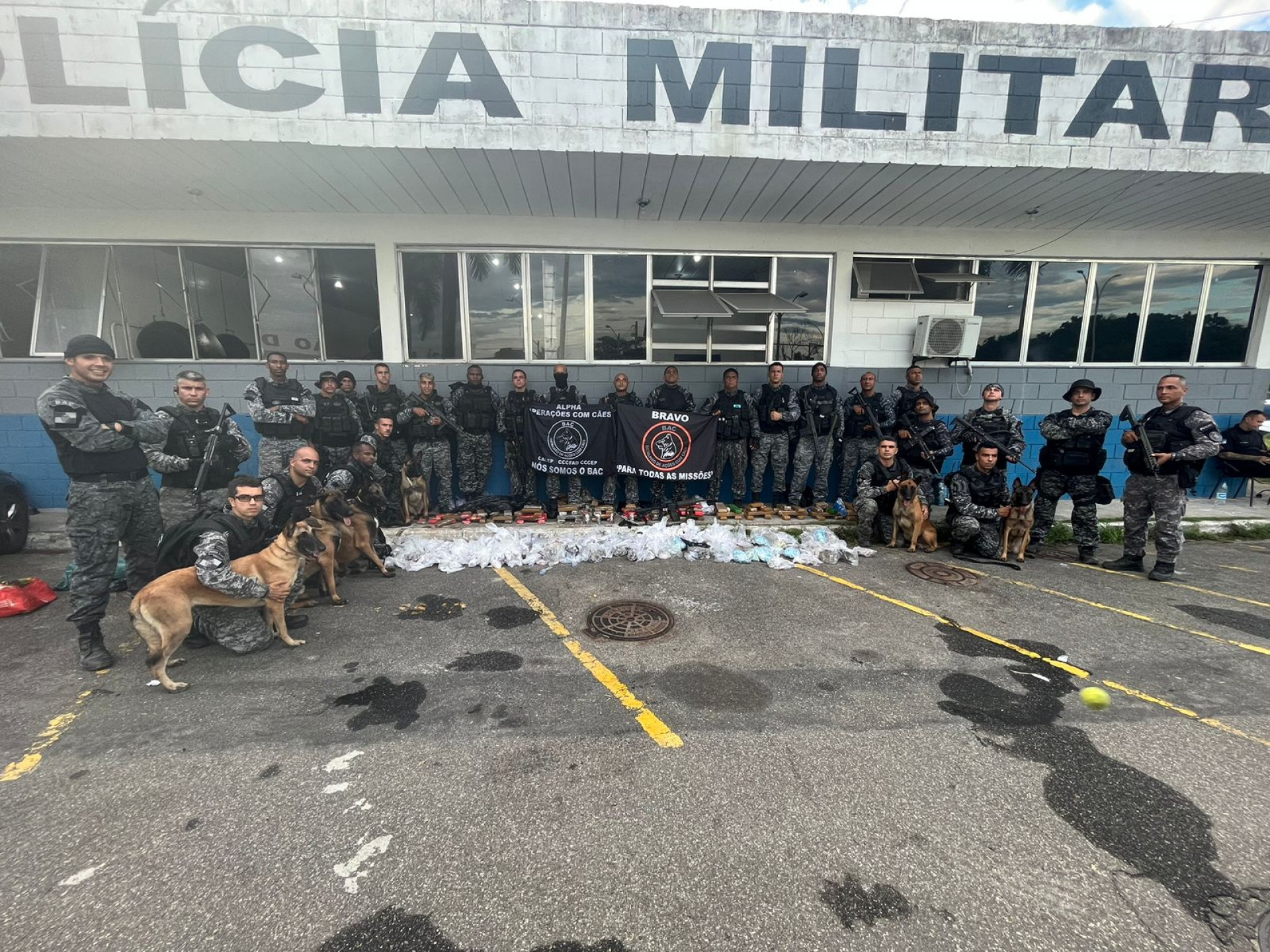 Bope apreendeu aproximadamente 315 kg de drogas - Divulgação