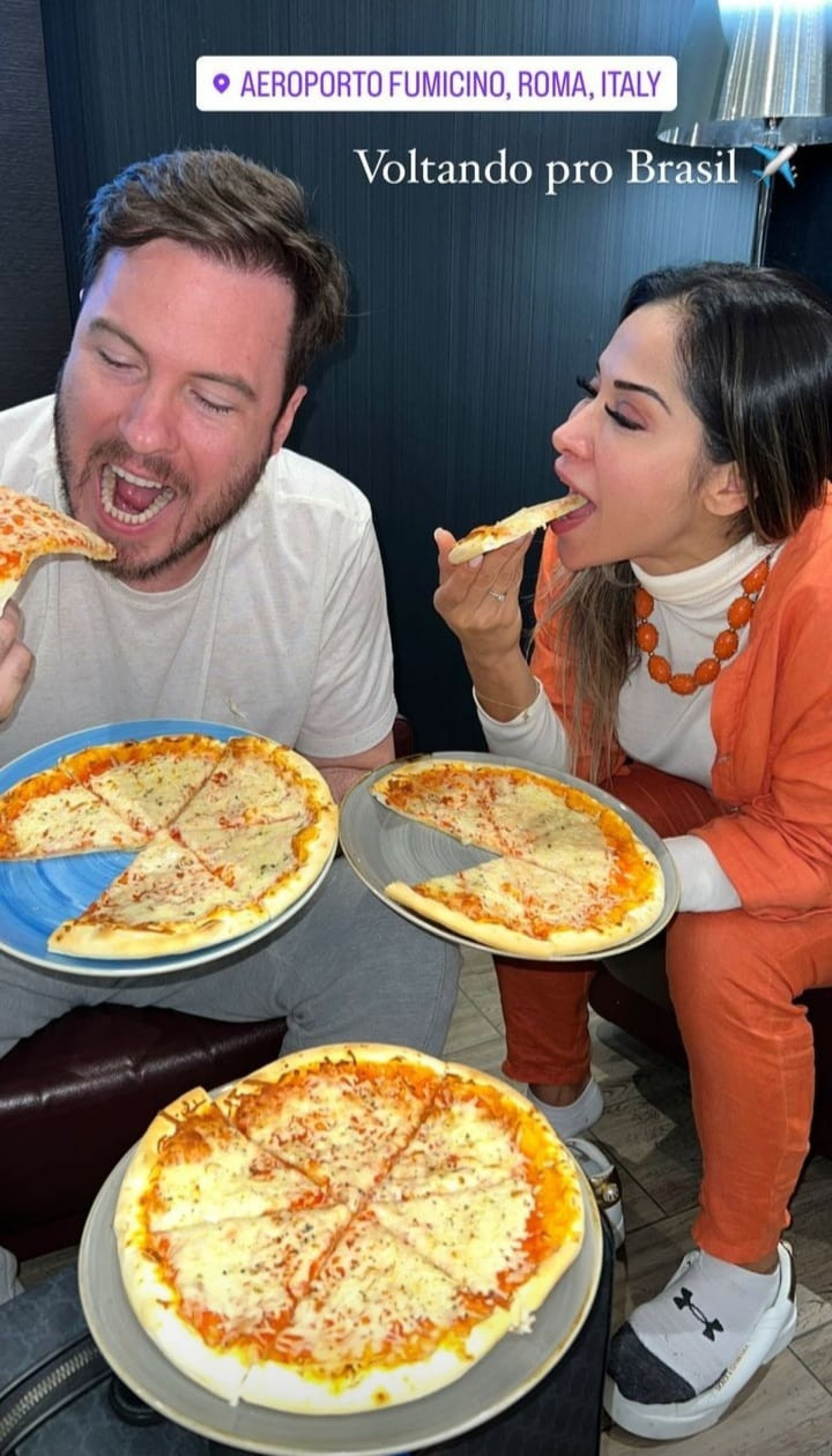 Ma&iacute;ra Cardi comeu pizza ao lado do noivo em aeroporto  - Reprodu&ccedil;&atilde;o/Instagram