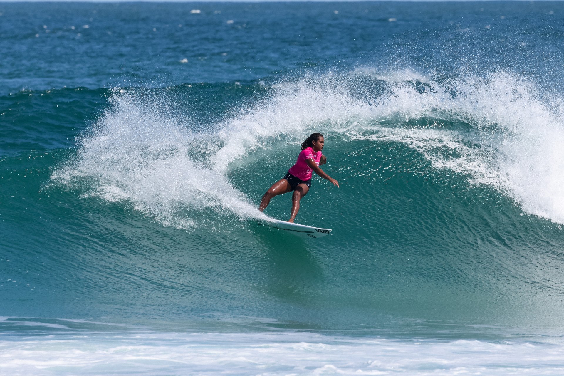 Saquarema Surf Festival inicia etapa feminina do WSL com recorde
