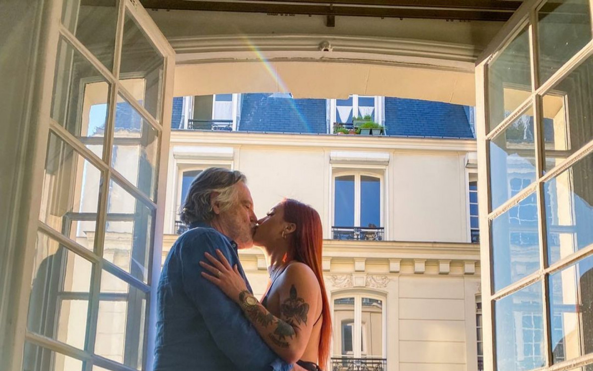 Carol Junger e Jos&eacute; de Abreu comemoram quatro anos juntos