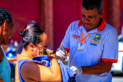 Mutirão de vacina antirrábica imuniza mais de 2.200 cães e gatos em Belford Roxo