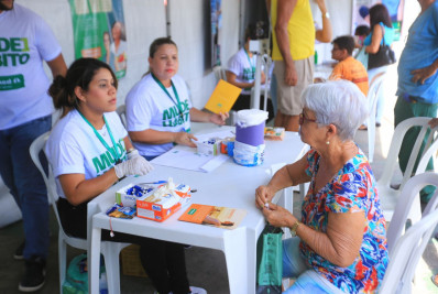 Belford Roxo oferece diversos serviços de saúde em praça do Centro