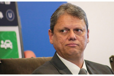 Crise no União Brasil pode levar sigla de Tarcísio ao comando do Ministério do Turismo