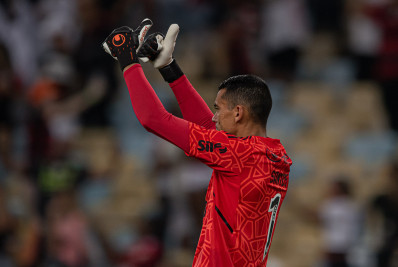 Santos participa de treino do Flamengo, mas não tem presença garantida contra o Goiás