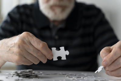 Novo teste de remédio que bloqueia desenvolvimento de Alzheimer tem resultados promissores