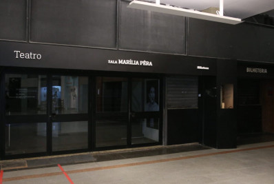 Teatro no Leblon fecha as portas e vira igreja 