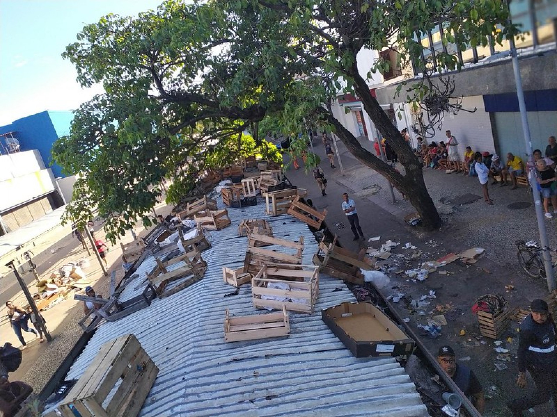 A Seop já esteve no calçadão de Bangu este mês e também reteve estruturas irregulares - Divulgação/Seop