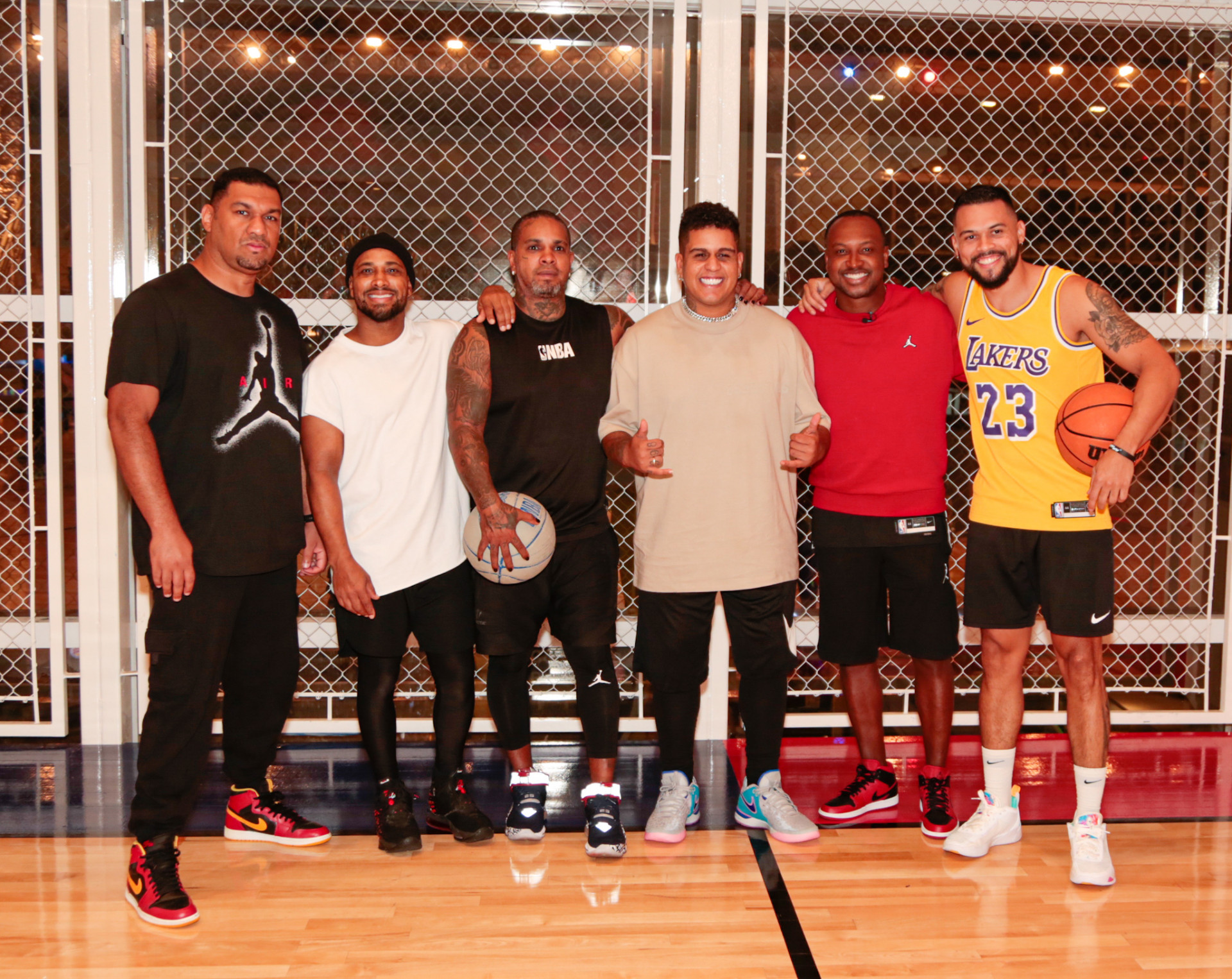 Participantes do jogo de basquete promovido por Rodriguinho - Van Campos / Ag. News