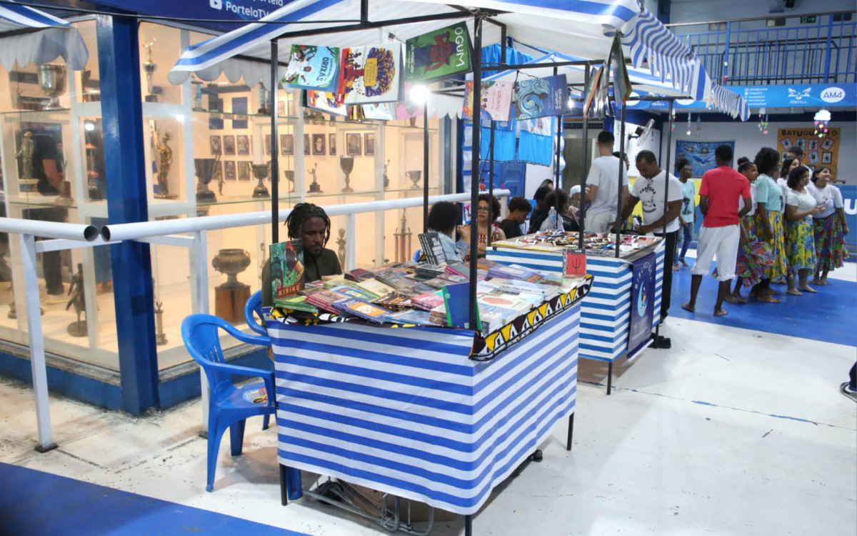 Portela deu início à Festa Literária que acontece na quadra da escola até domingo