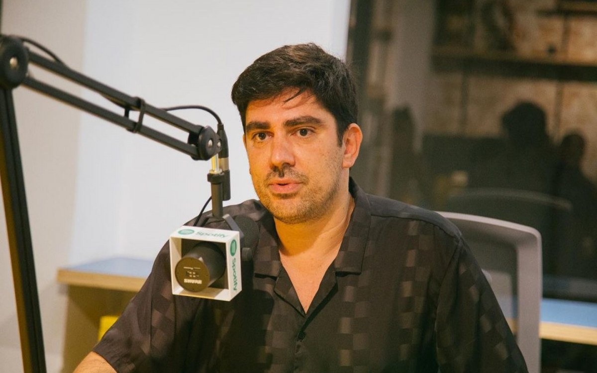 Marcelo Adnet durante gravações do podcast 'Mano a Mano' - Reprodução/Instagram