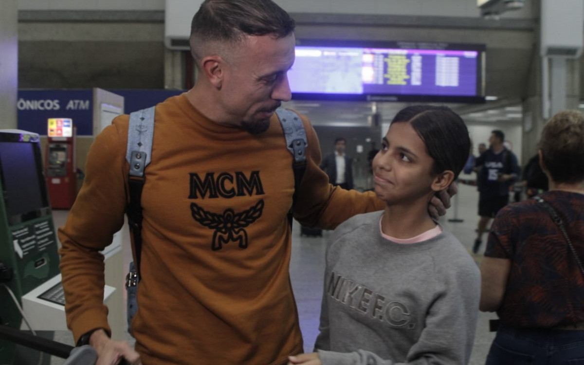 Brasileiros chegaram no Rio após horas de tensão no Sudão