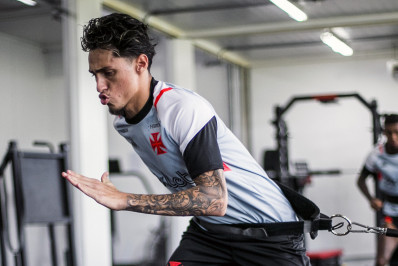 Marlon Gomes vem sendo observado por clubes ingleses, e Vasco pode receber oferta