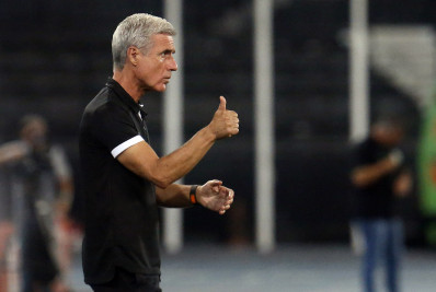 Luís Castro destaca evolução coletiva do Botafogo mas prega cautela com sequência positiva