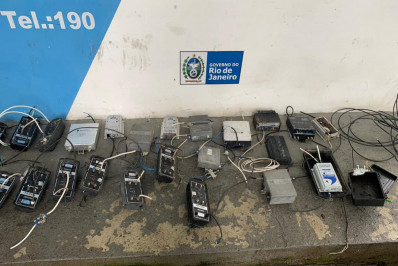 Operação da PM para combater milícia apreende material de 'gato net' em Santa Cruz