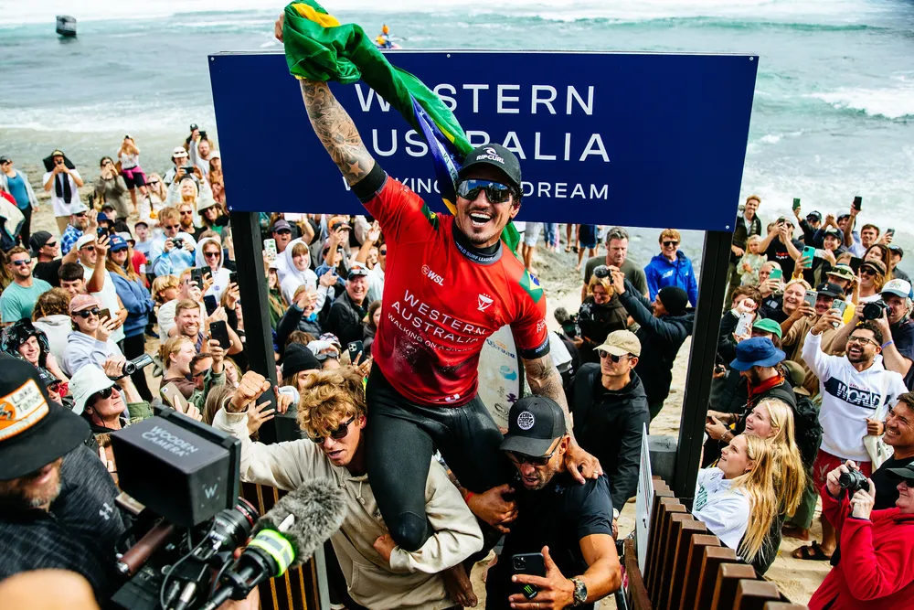 Gabriel Medina celebra fim de jejum: 'Estou me sentindo melhor agora'