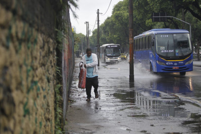 Rio entra em estágio de mobilização após forte chuva