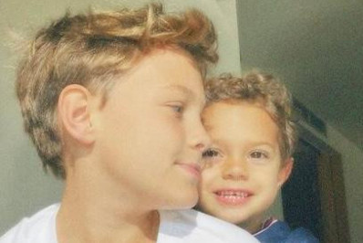 Fofurômetro explodiu! Carol Dantas mostra reencontro dos filhos após viagem