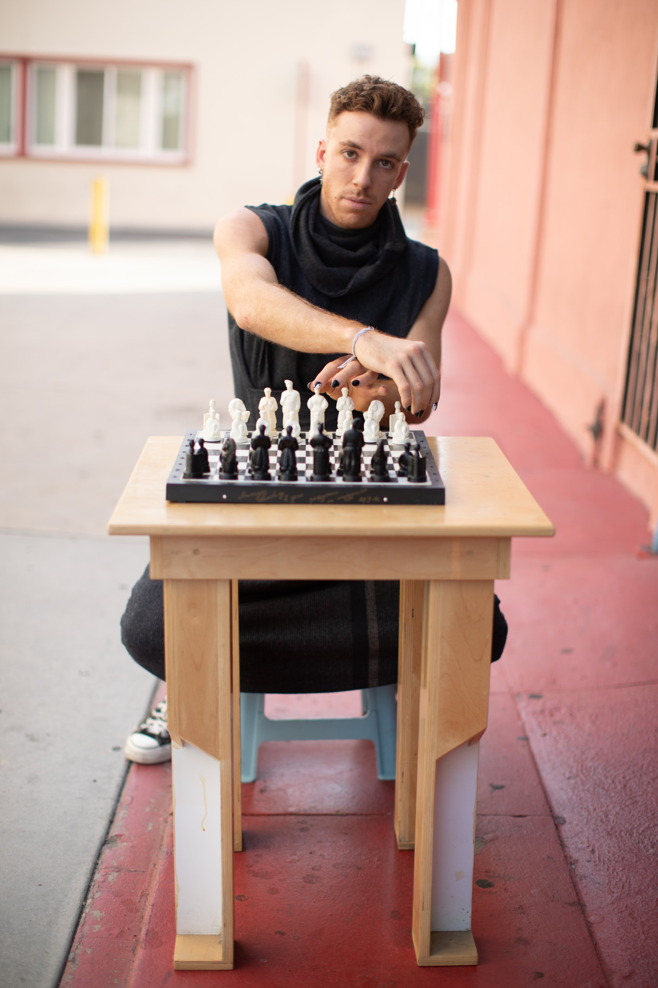 O ator João Côrtes está no ar como Celso, na comédia 'Encantado's', que estreia nesta terça-feira, na TV Globo - Divulgação/Paulo Macedo