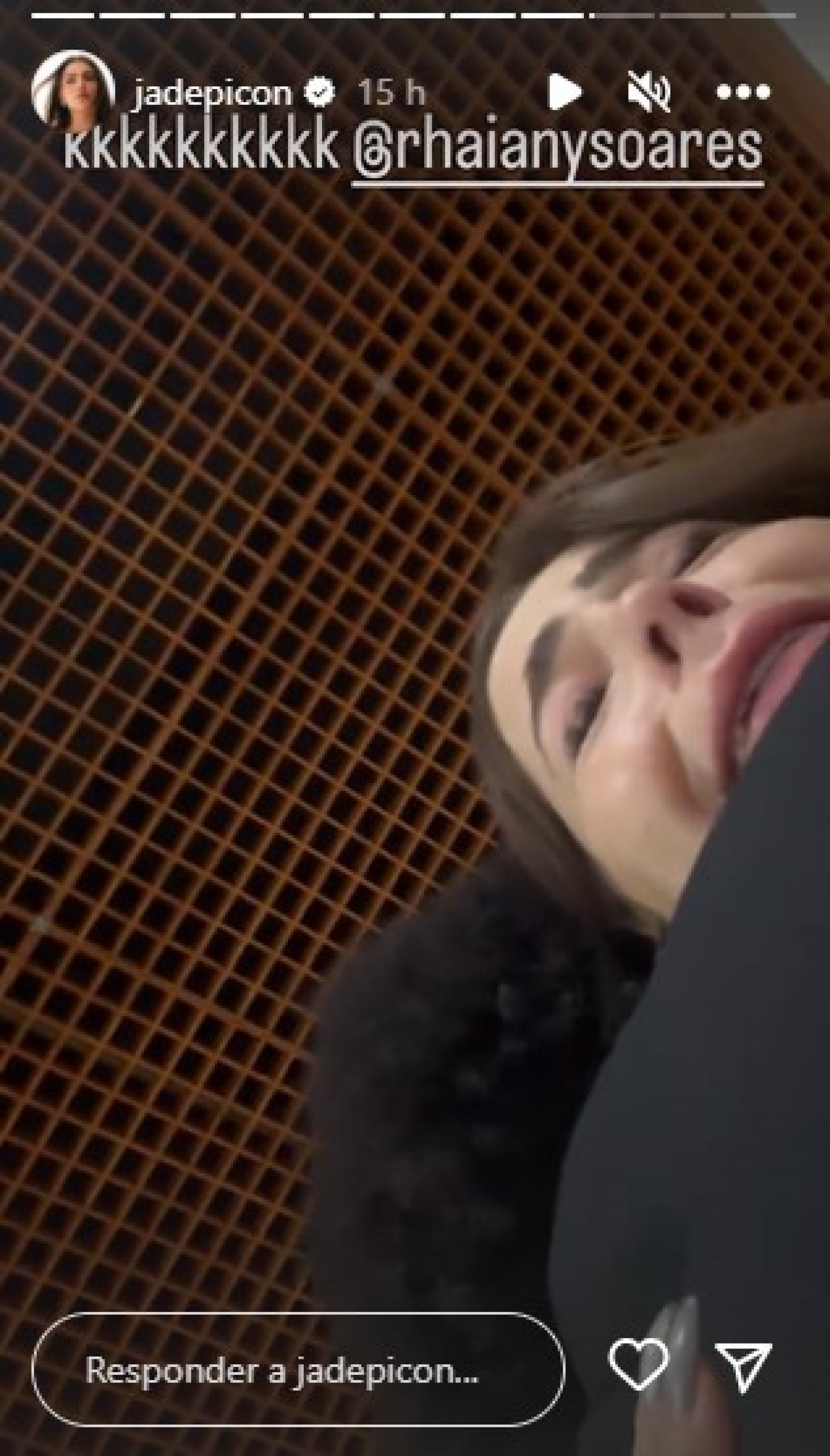 Jade Picon finge chorar ao brincar com produtora - Reprodução/Instagram