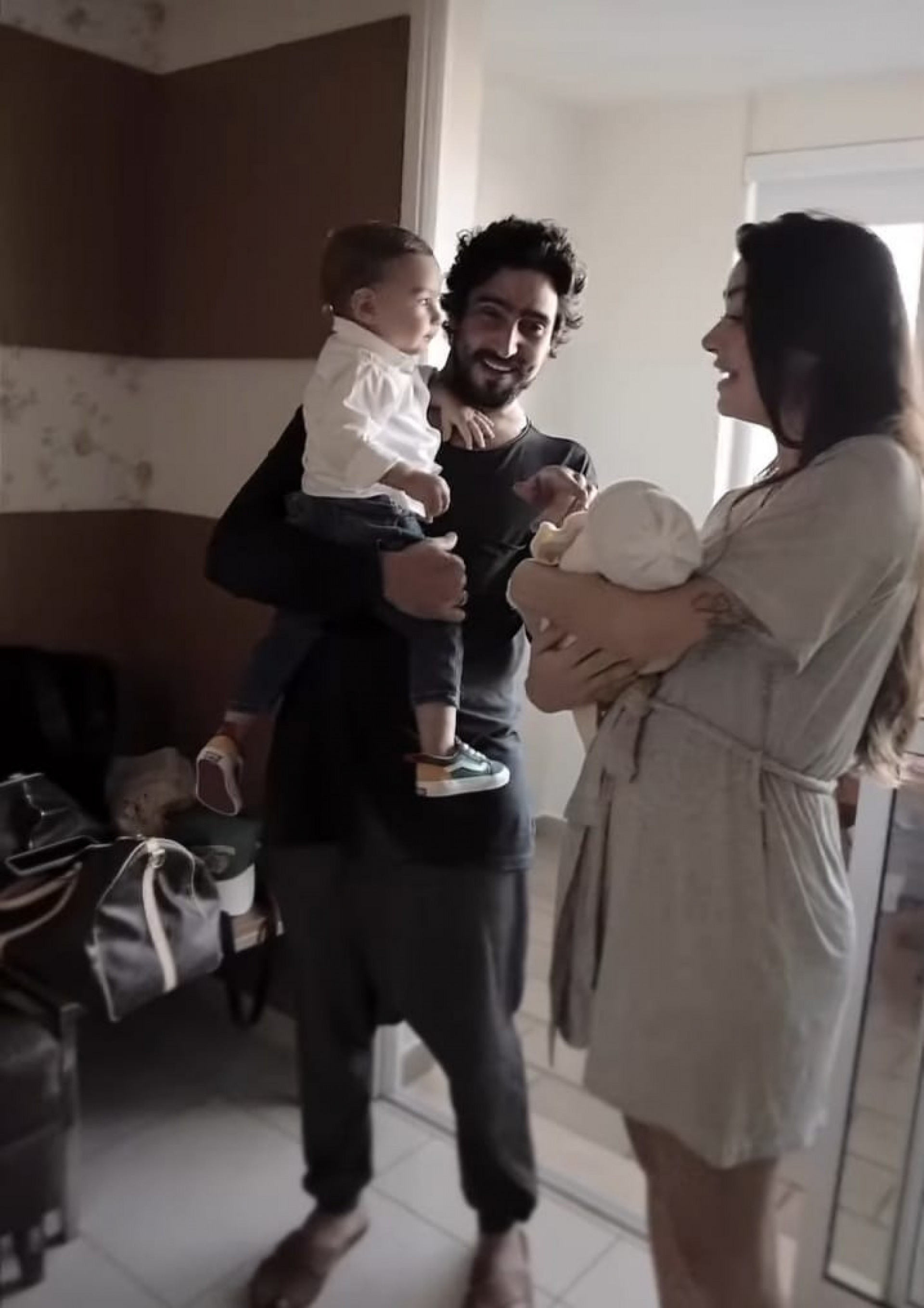 Thaila Ayala e Renato Góes com os filhos - Reprodução/Instagram