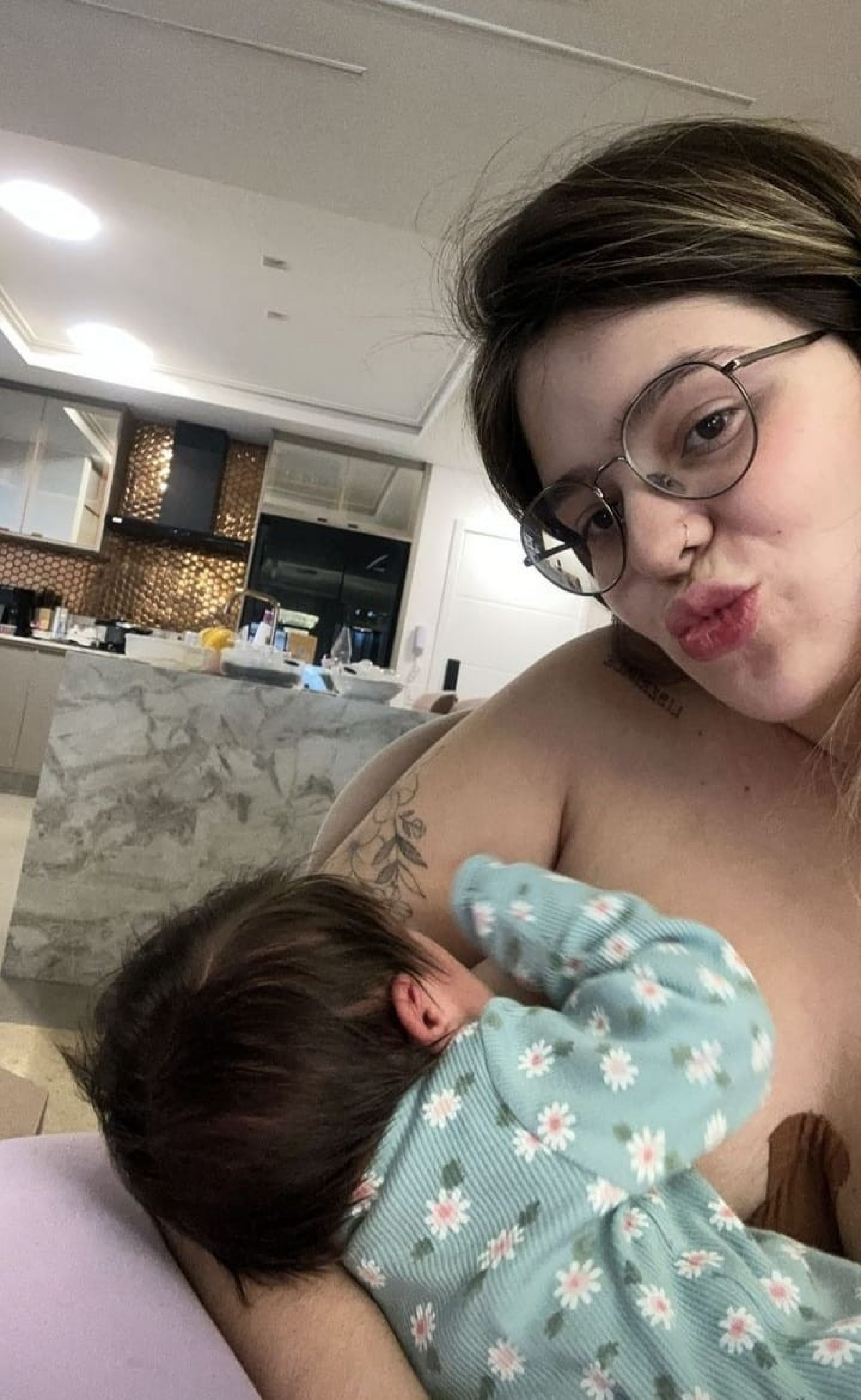 Viih Tube compartilhou processo de retirada de sonda da filha  - Reprodução/Instagram