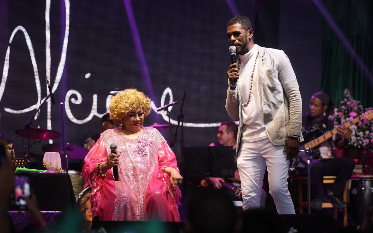 Alcione se apresenta na quadra da Mangueira