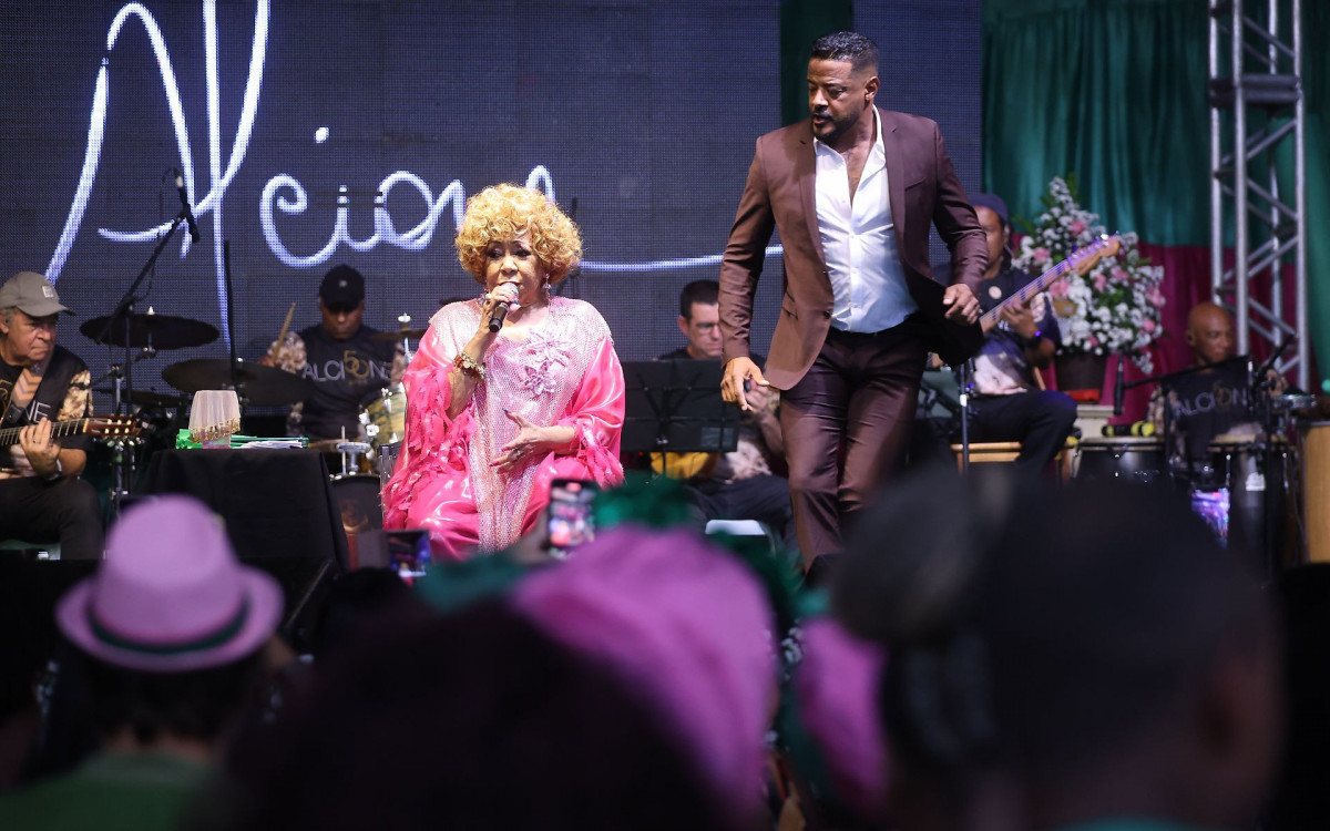 Alcione se apresenta na quadra da Mangueira