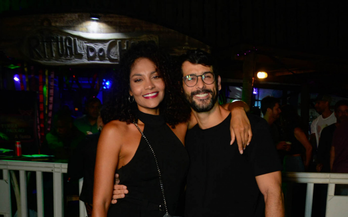 Barbara Reis e o noivo Raphael Najan 