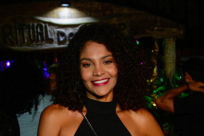 Elenco de 'Terra e Paixão' se reúne em bar no Rio 