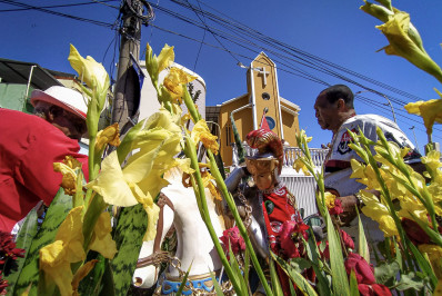 Império Serrano realiza carreata para São Jorge neste domingo