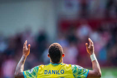 Danilo marca, mas Nottingham Forest cede a virada e perde no fim