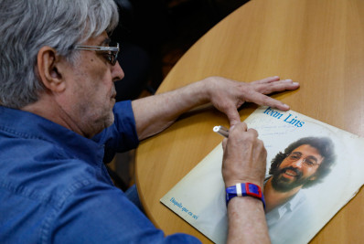Ivan Lins doa seu acervo para o Museu da Imagem e do Som