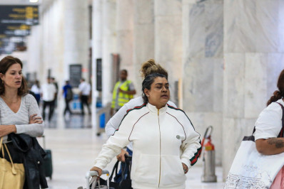 Preta Gil desembarca no Rio após consultas para tratamento contra o câncer em São Paulo
