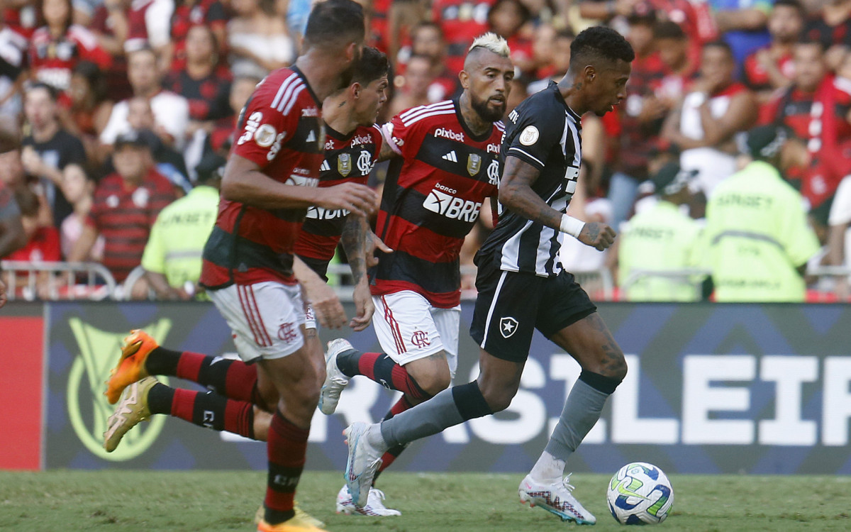 Flamengo x Botafogo pelo Brasileir&atilde;o foi mais uma derrota do Rubro-Negro em cl&aacute;ssico em 2032