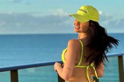 Juliette exibe o bumbum empinadinho em clique de biquíni