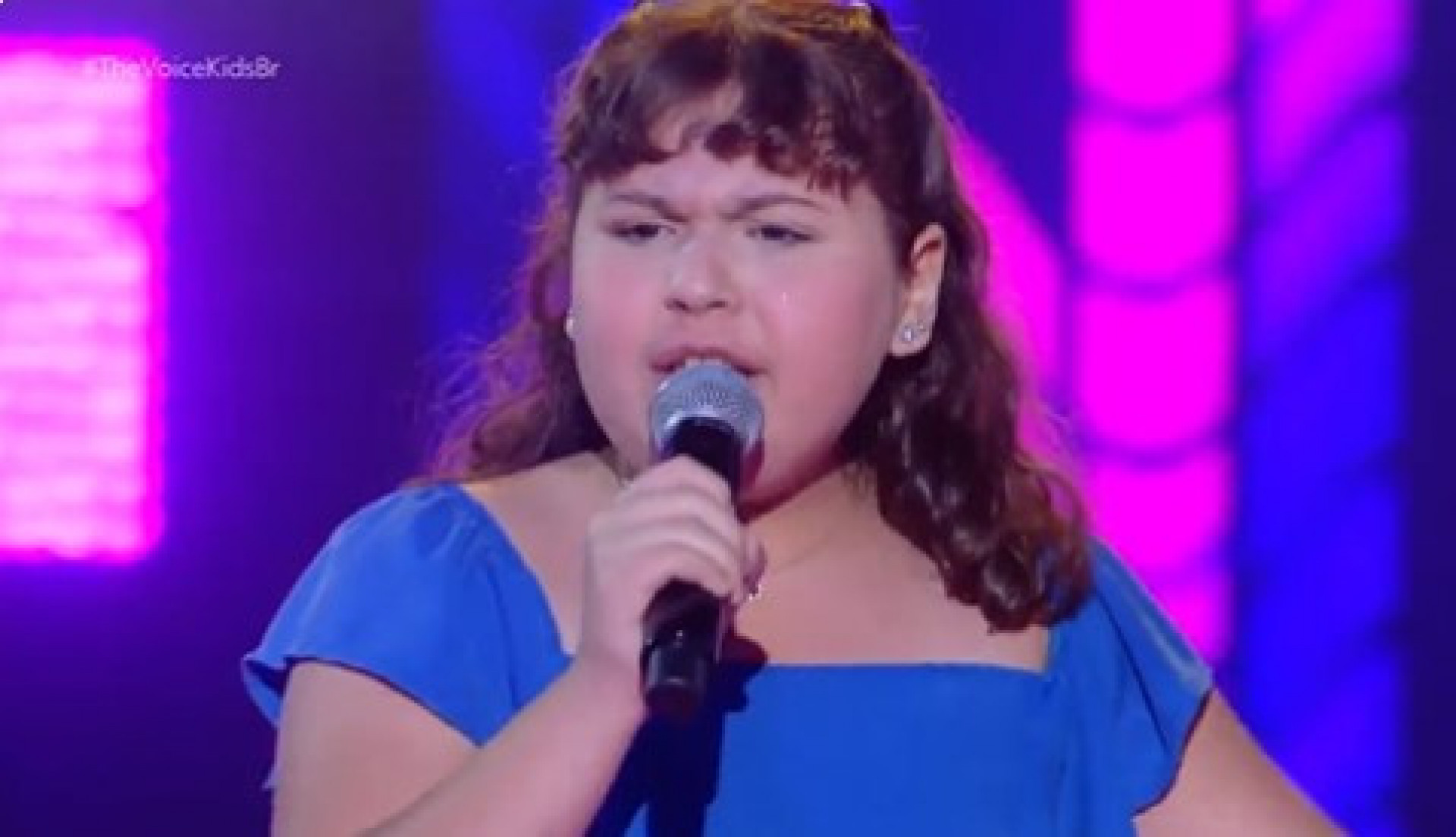 Aos 12 anos Júlia Rodrigues emocionou ao cantar 'Como Nossos Pais' - Reprodução/Globo
