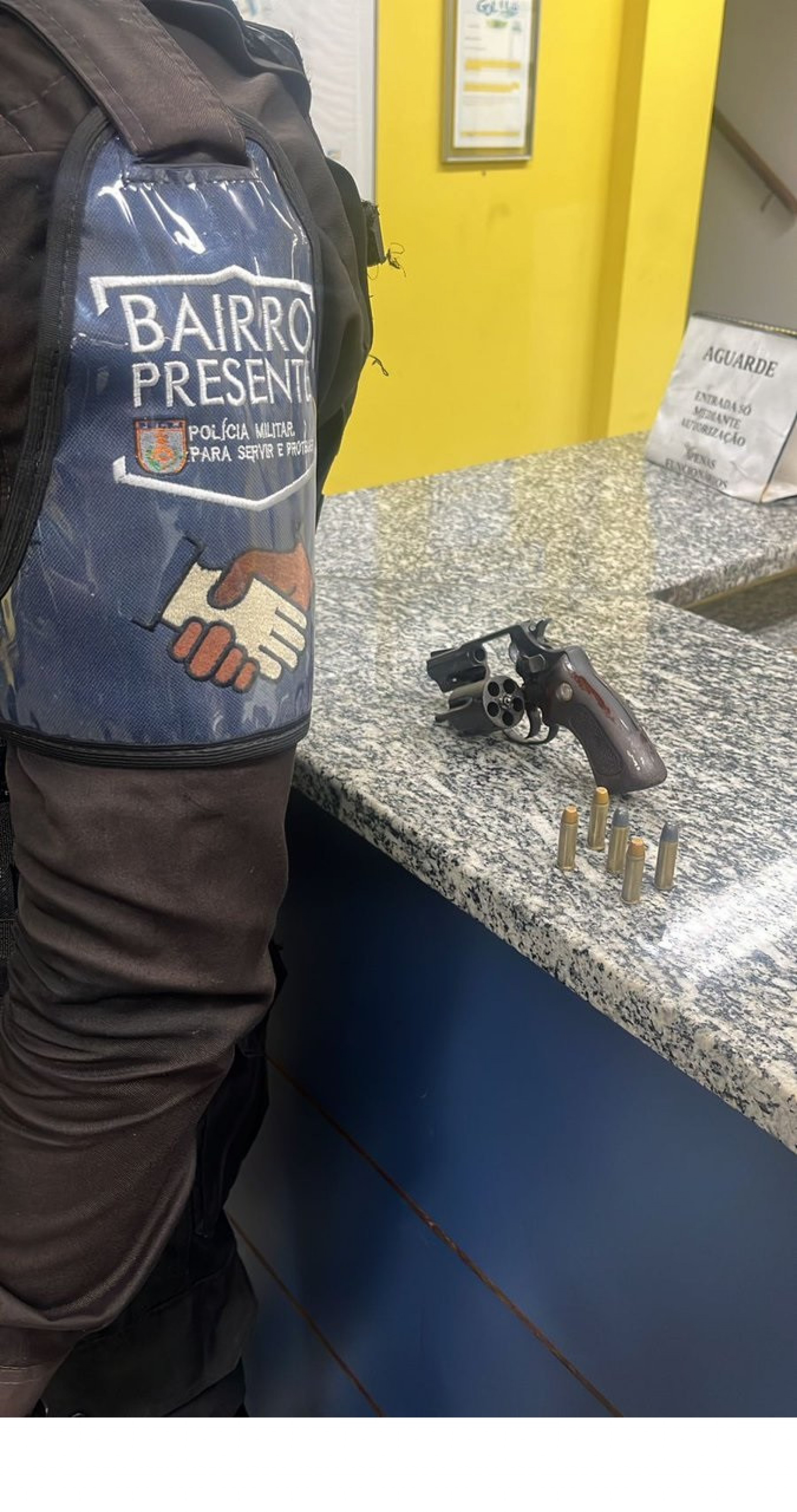 Um rev&oacute;lver cal. 38 e muni&ccedil;&otilde;es foram apreendidos na Tijuca