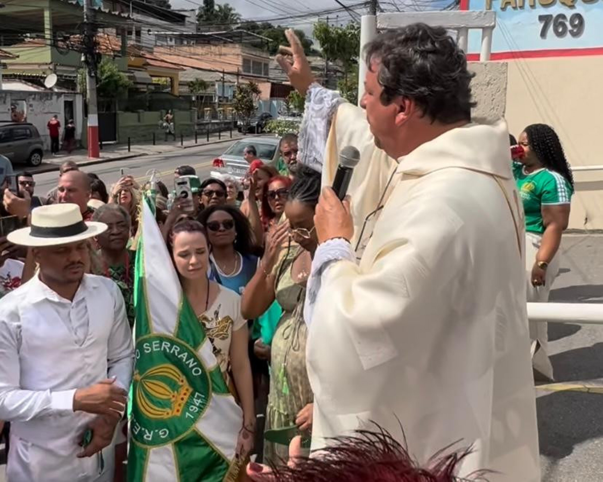 Império Serrano realiza carreata para São Jorge - Emerson Pereira