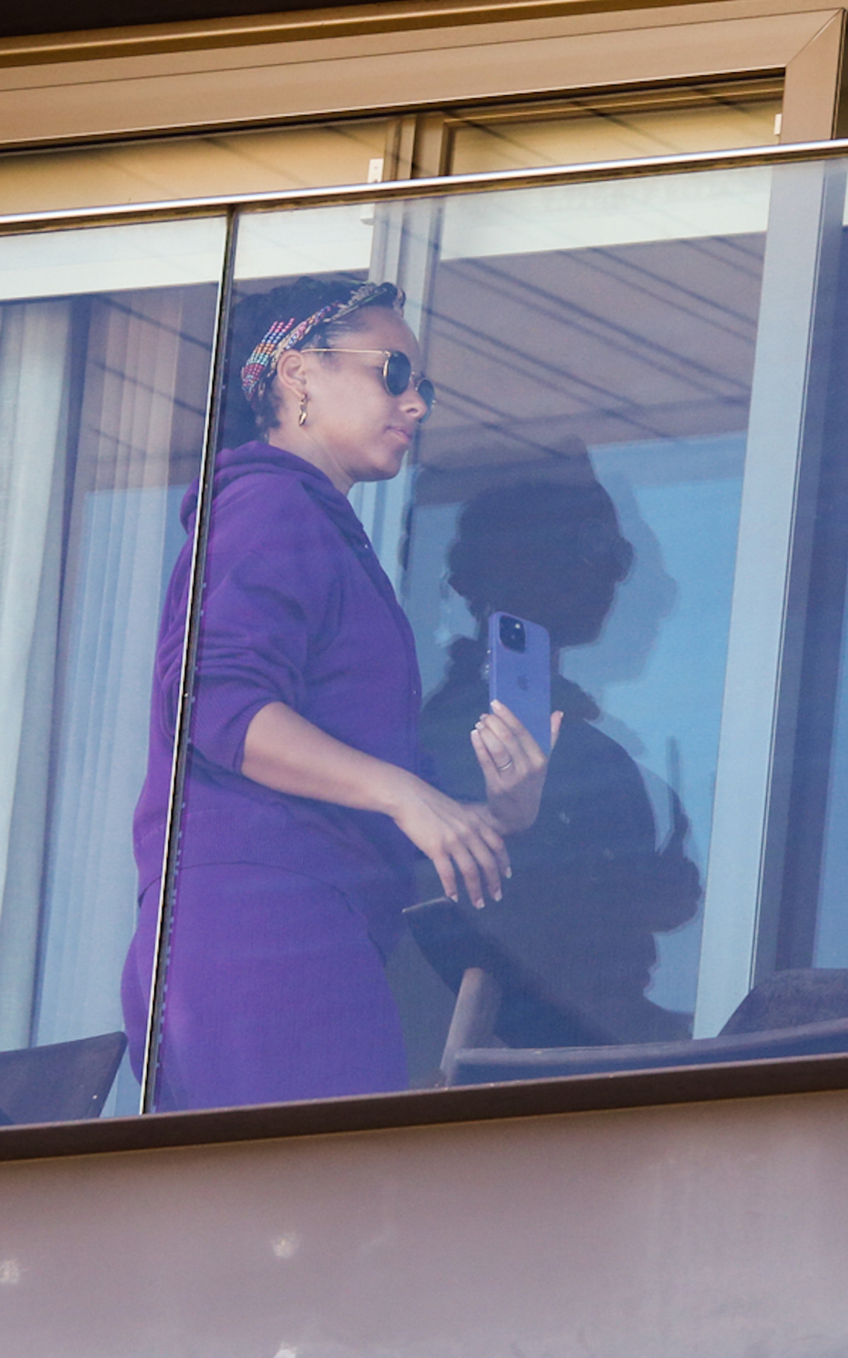 Alicia Keys na varanda de um hotel de luxo no Rio