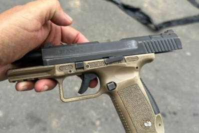 Homem preso drogas e arma apreendidas pela PM em Angra dos Reis