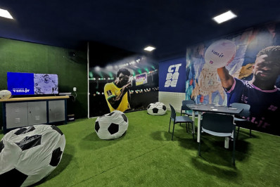 Sala de aula inspirada em campos de futebol
