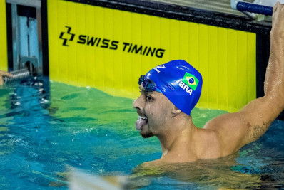 Daniel Mendes alcança marca para Mundial de natação na Inglaterra