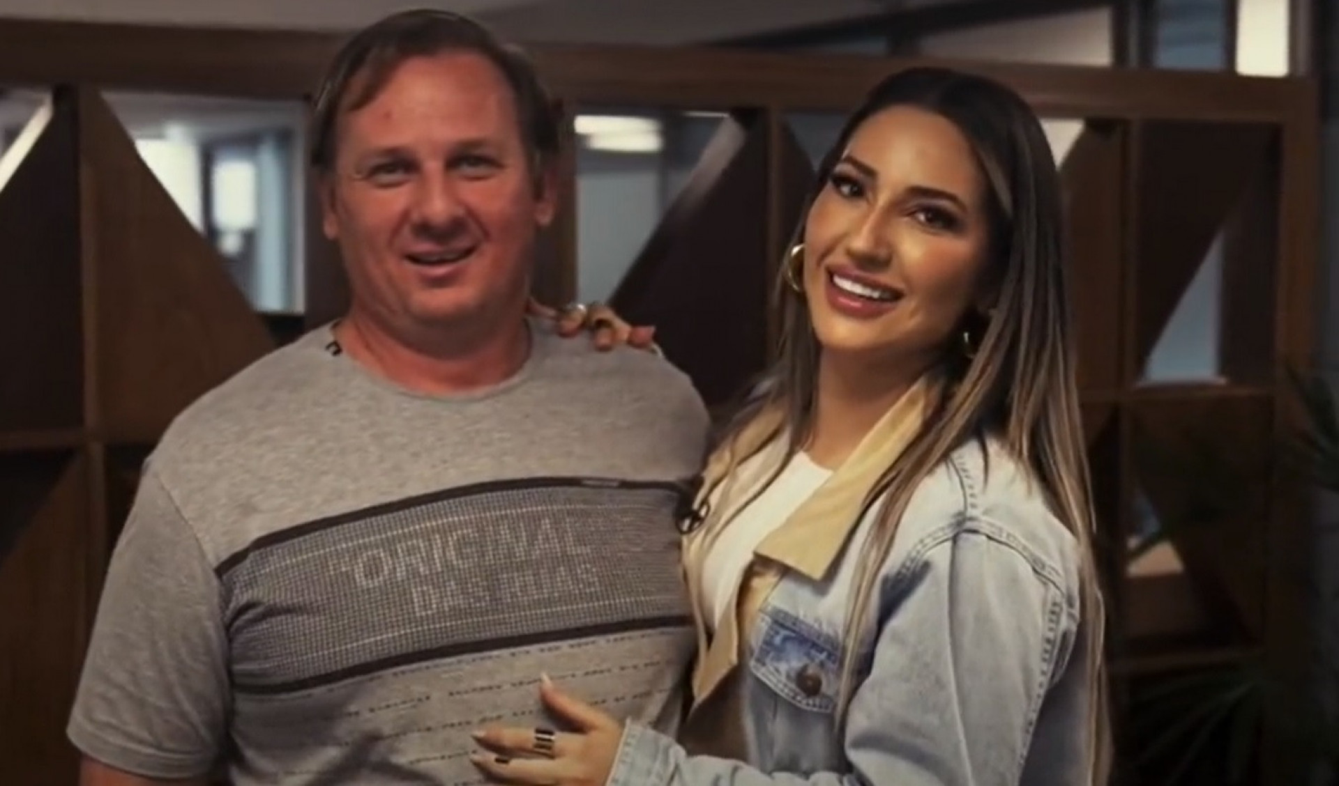 Amanda reencontra paciente que ajudou a salvar em UTI - Reprodução de vídeo