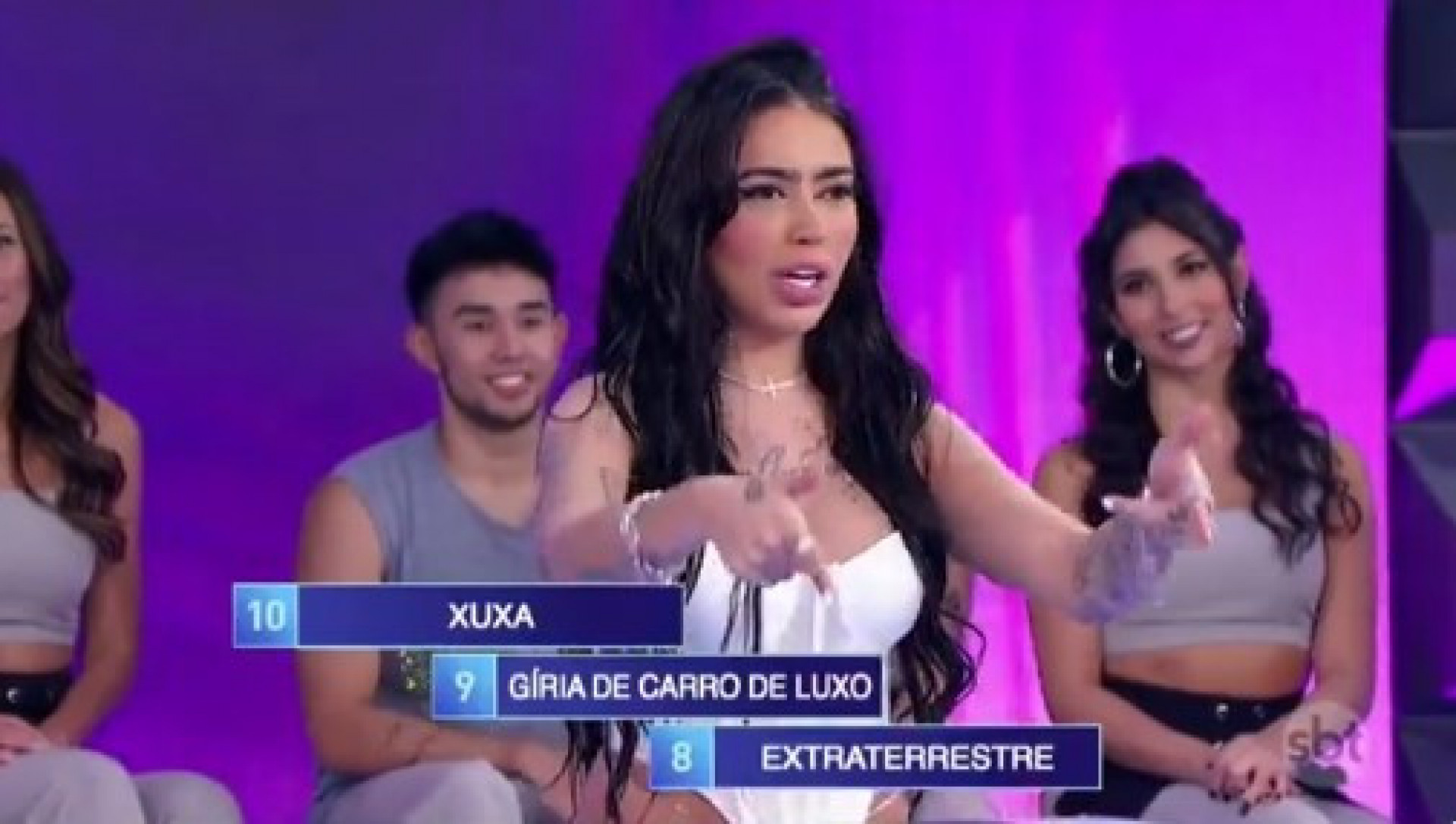 MC Mirella apostou em um palpite errado durante a competição - Reprodução/SBT