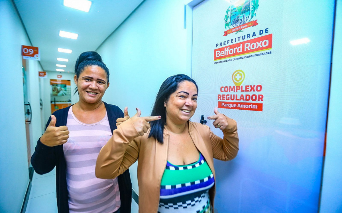 As amigas e moradoras do Parque Amorim, El&acirc;nia Ramo e Cleide Alves, ficaram felizes com a nova unidade no bairro