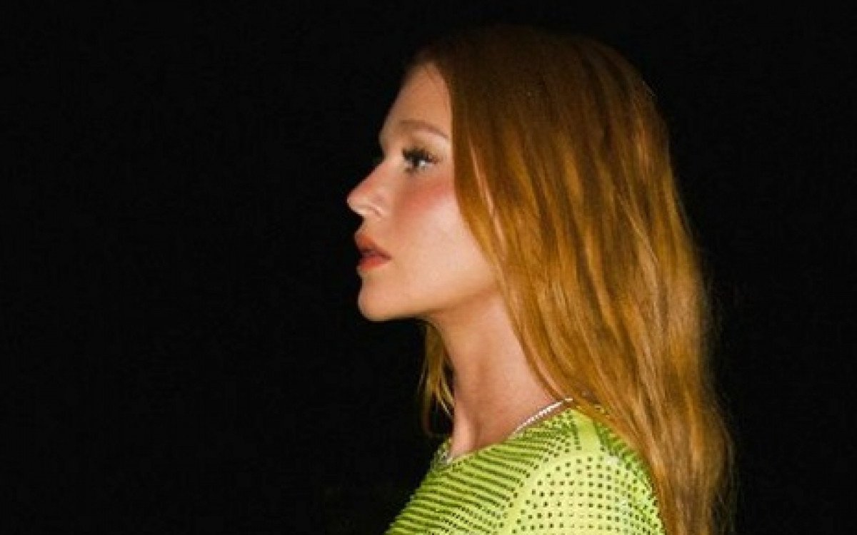 Marina Ruy Barbosa posa com look revelador