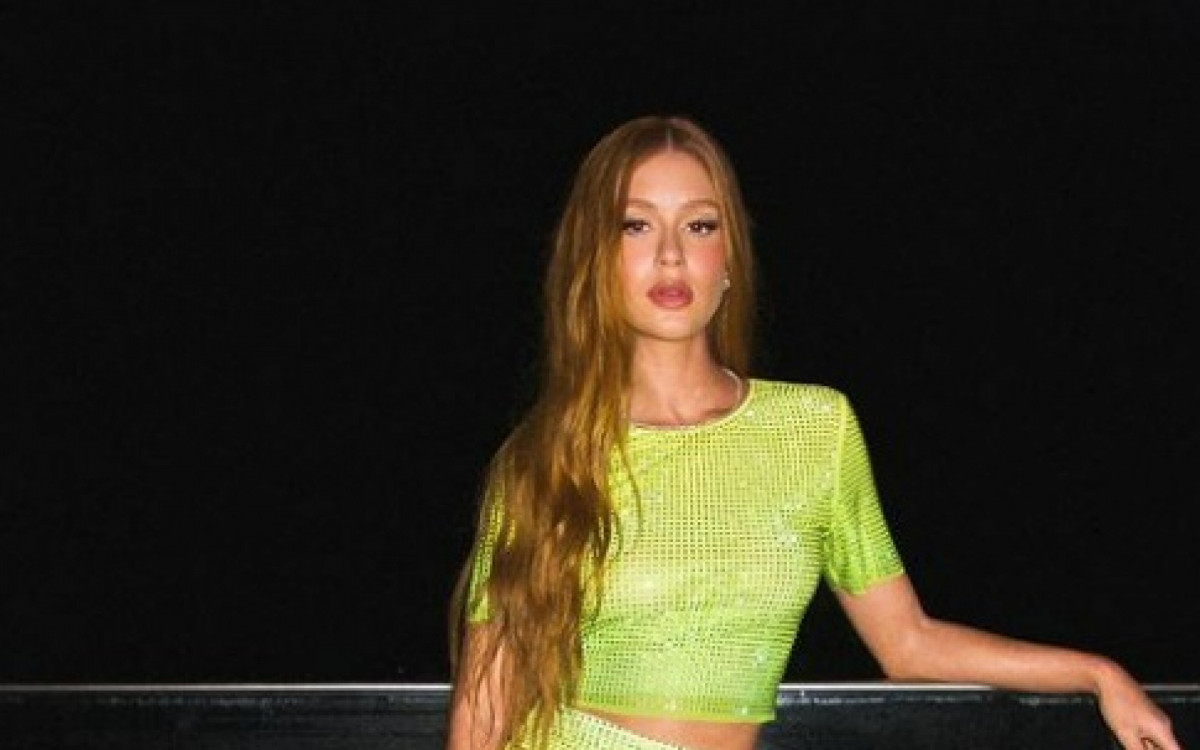 Marina Ruy Barbosa posa com look revelador